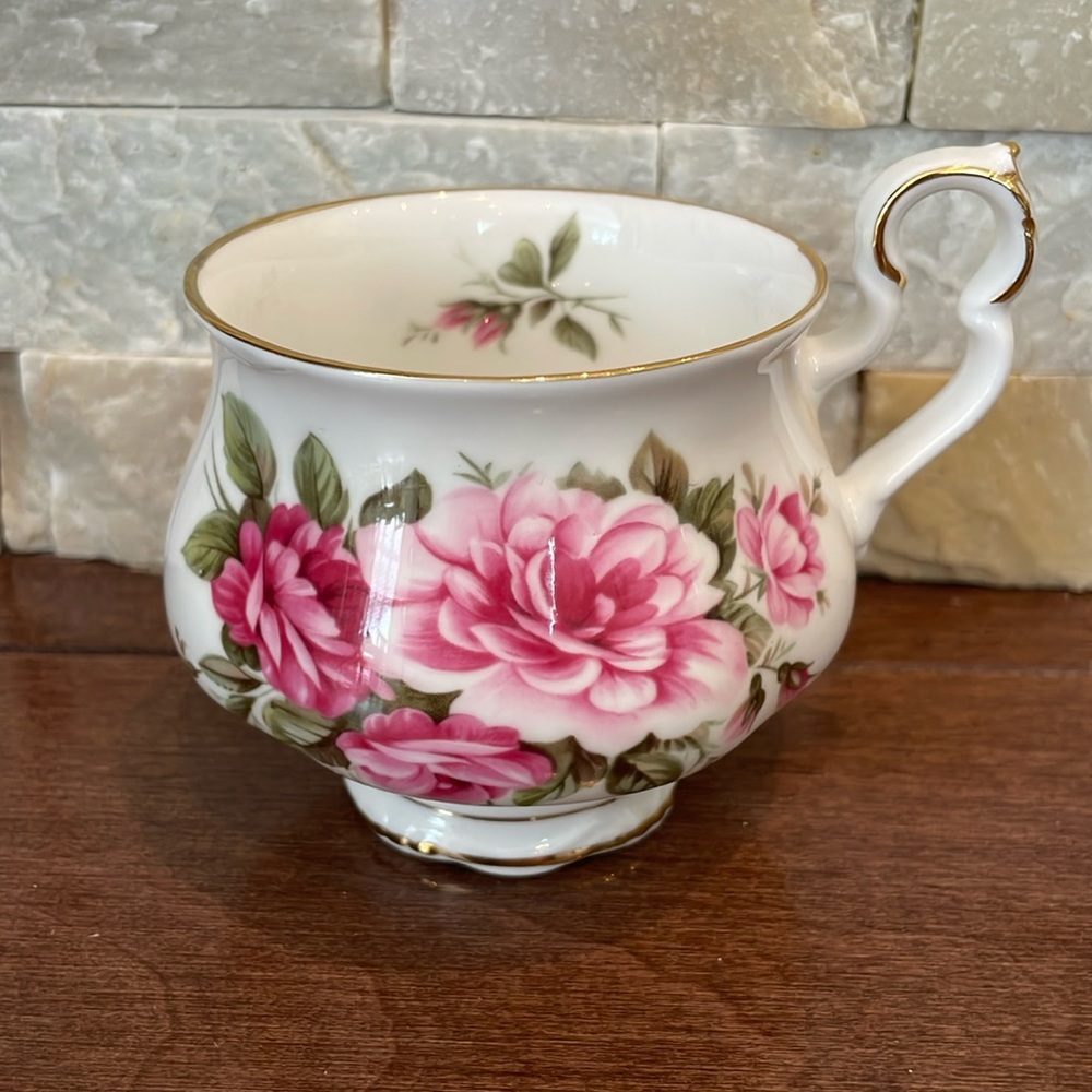 Royal Albert Sonnet Series 1983 Milton cup